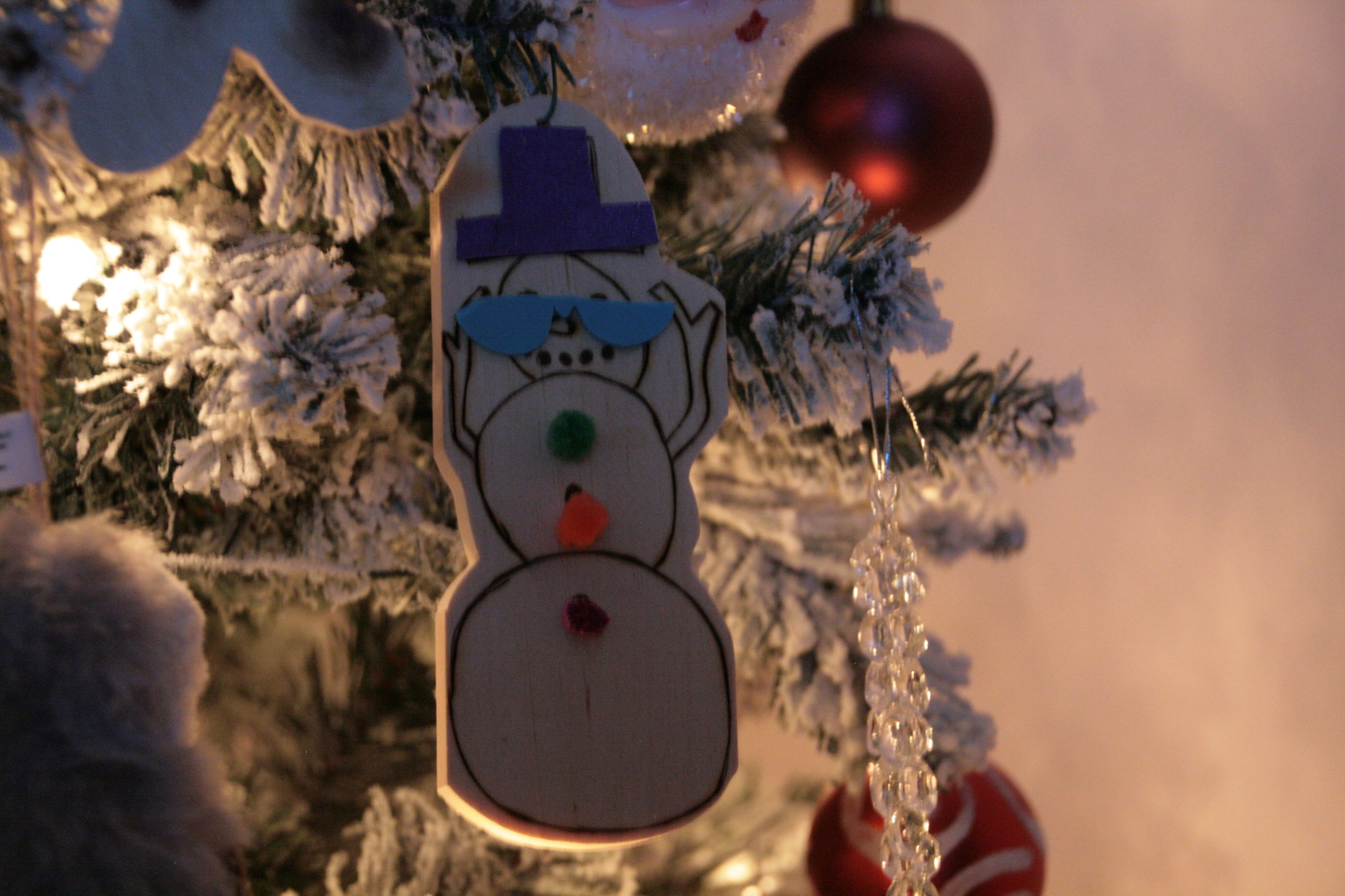 DIY Wooden Christmas Ornaments  (so easy the kids can help)